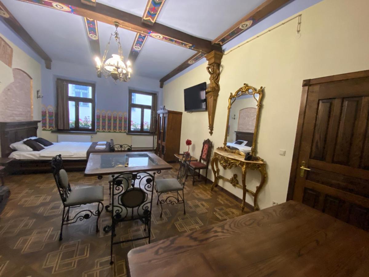 Апартаменти Королівські На Вулиці Лесі Українки 19 Lviv Exteriör bild