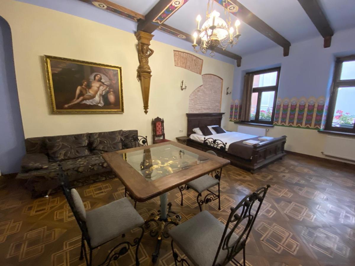 Апартаменти Королівські На Вулиці Лесі Українки 19 Lviv Exteriör bild