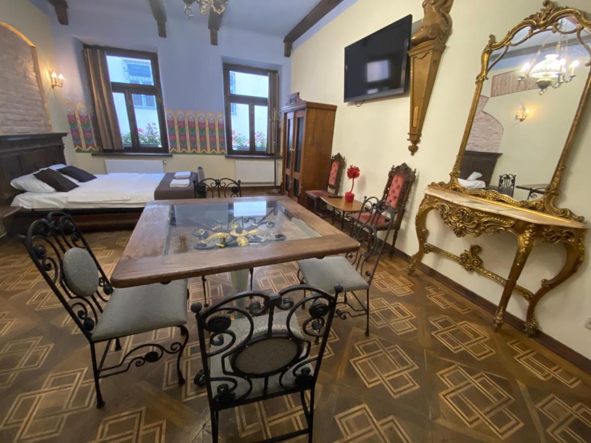 Апартаменти Королівські На Вулиці Лесі Українки 19 Lviv Exteriör bild